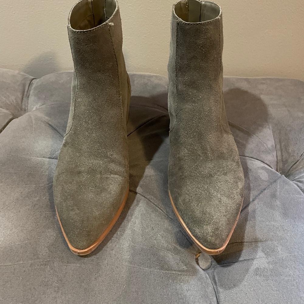 Dolce Vita  (Olive) bootie with rear zip.  Sz 7.